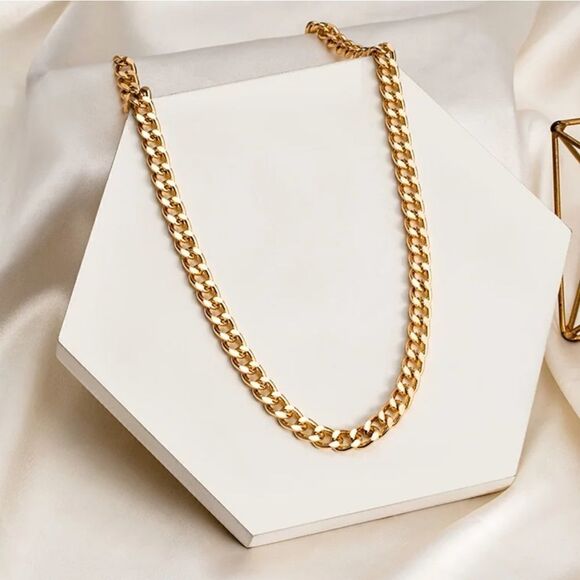 Gold Flat Curb Chain Necklace 9mm thick 20 inches long - Picture 5 of 5